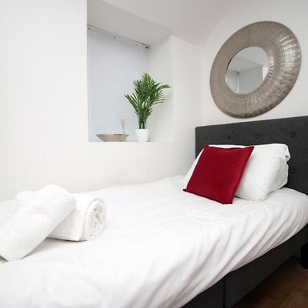 Lovely Studio Flat With Free Parking - Near To City Center Swansea Eksteriør bilde