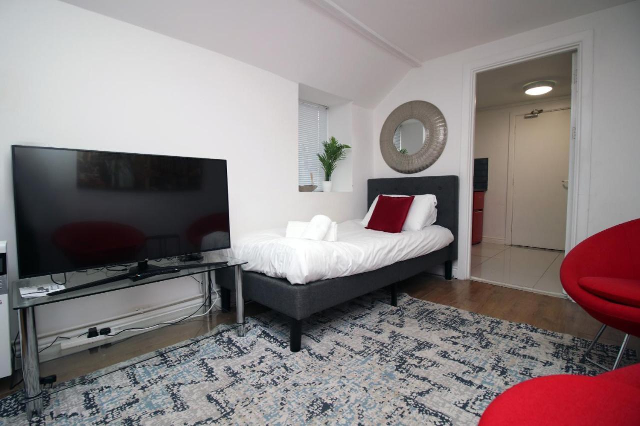 Lovely Studio Flat With Free Parking - Near To City Center Swansea Eksteriør bilde