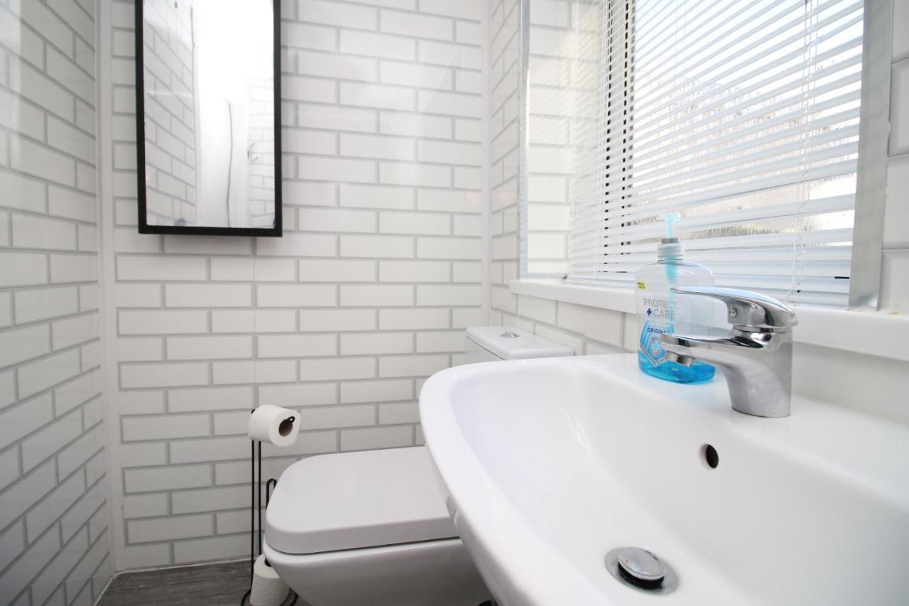 Lovely Studio Flat With Free Parking - Near To City Center Swansea Eksteriør bilde
