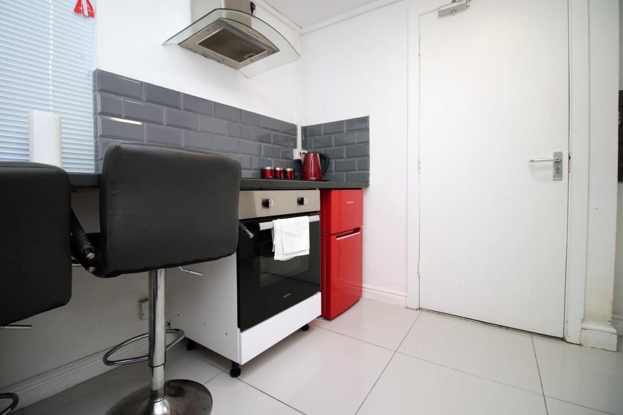 Lovely Studio Flat With Free Parking - Near To City Center Swansea Eksteriør bilde
